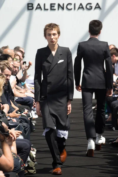 Look 27